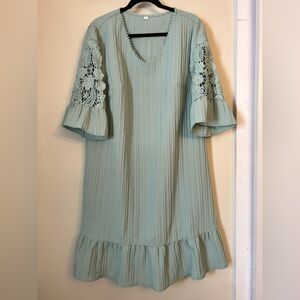 Elegant Lace Sleeve Dress in Light green